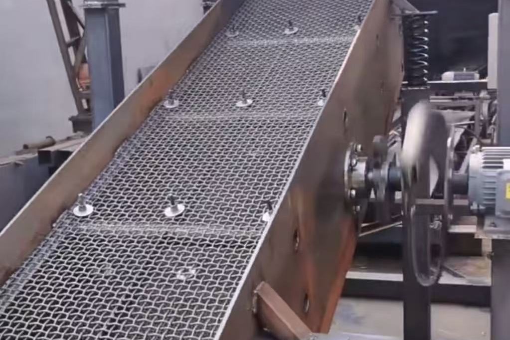 Woven screen installed on vibrating screening equipment