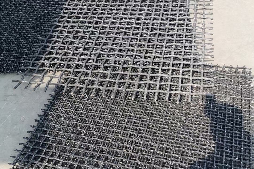 Finished woven wire screen panels