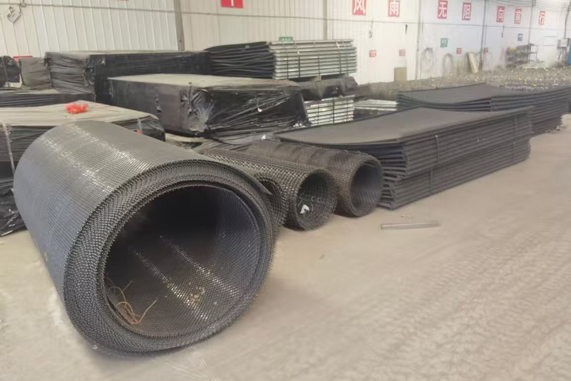 Woven wire screen rolls ready for supply