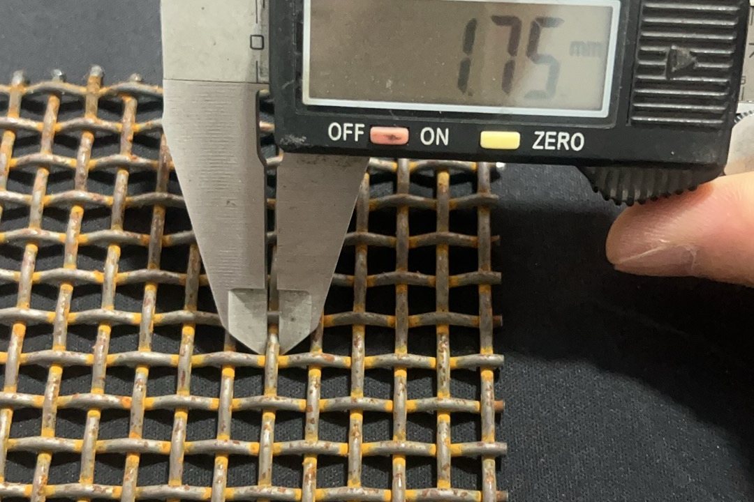 Replacement woven screen dimension inspection
